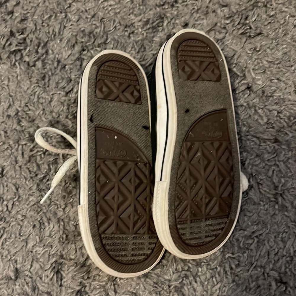 Play Converse - Picture 4 of 4